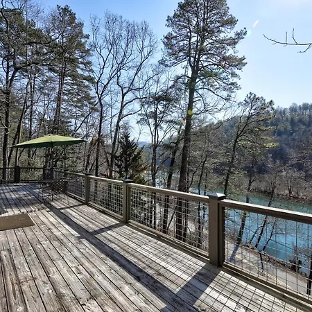 Lakeside Retreat On Lake Rabun